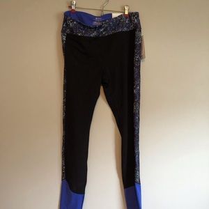 GAIAM OM Charisma leggings with Bella print, size large, NWT